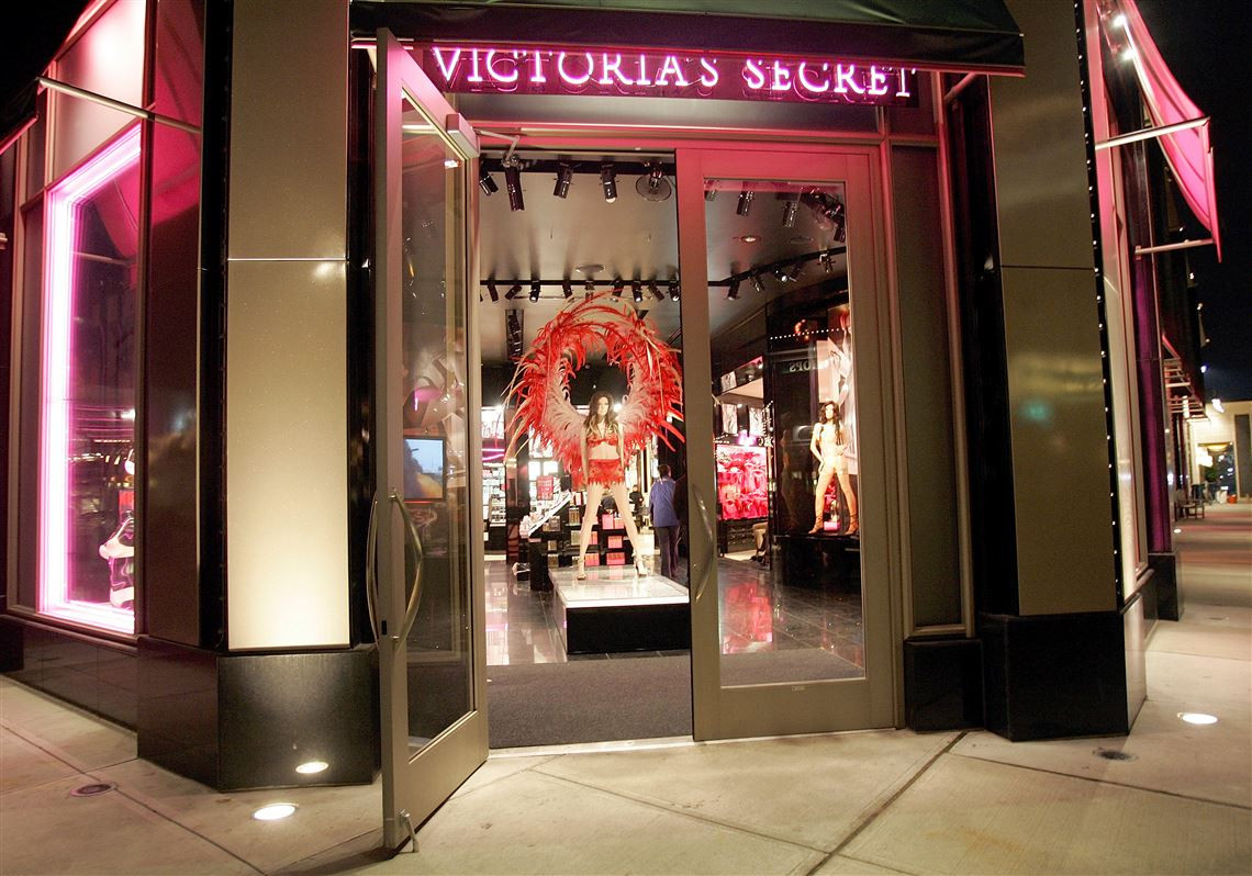 Victoria's Secret hiện có 849 cửa hàng ở khu vực Bắc Mỹ và phần lớn đều đang phải tạm ngừng hoạt động từ tháng 3 do Covid-19.