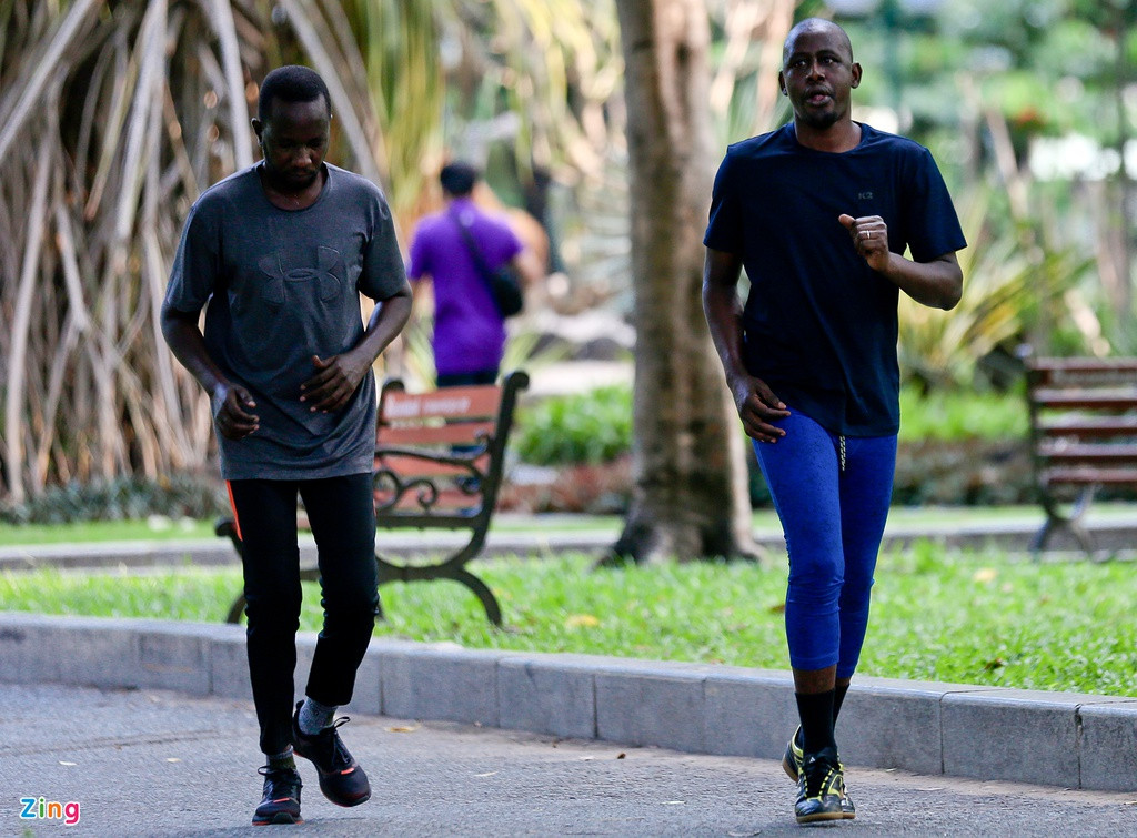 Vẫn còn người nước ngoài chưa ý thức được việc đeo khẩu trang.