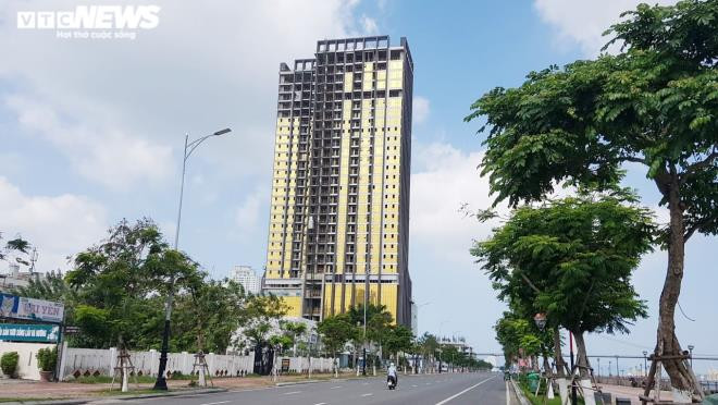 Hai công trình đang gây ồn ào tại Đà Nẵng là Trung tâm thương mại và văn phòng dịch vụ SHB Đà Nẵng, đường Nguyễn Văn Linh và tòa nhà Risemount Apartment Đà Nẵng (tên thương mại P.A Tower), đường Như Nguyệt, Q.Hải Châu. Ảnh: VTC.