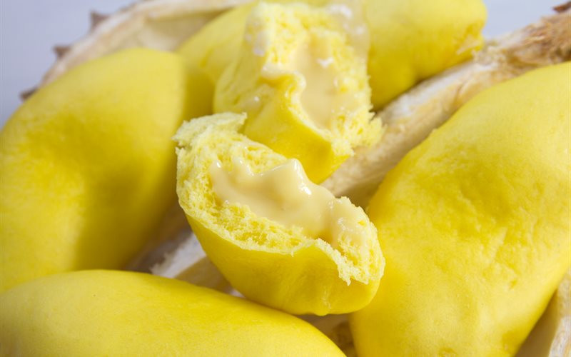 Thêm nữa, sầu riêng dùng thuốc ép chín màu sắc của múi rất tái và nhạt, không được vàng ươm như chín cây. Nguồn ảnh: Facebook. Video: Tài xế bị thổi nồng độ cồn do ăn nhiều... sầu riêng. Nguồn: VTC14.