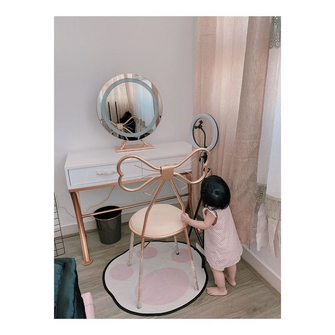 Khắp nhà đều có tên hai con gái là Gà Gà (tên thật Vy Lâm) và Cún Cún (tên thật Vy Lam). Ảnh: FBNV.