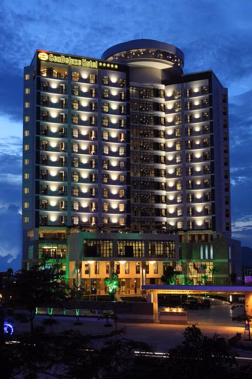 Cendeluxe là một trong những khách sạn 5 sao hiếm hoi của TP Tuy Hòa và là khách sạn cao nhất của tỉnh.