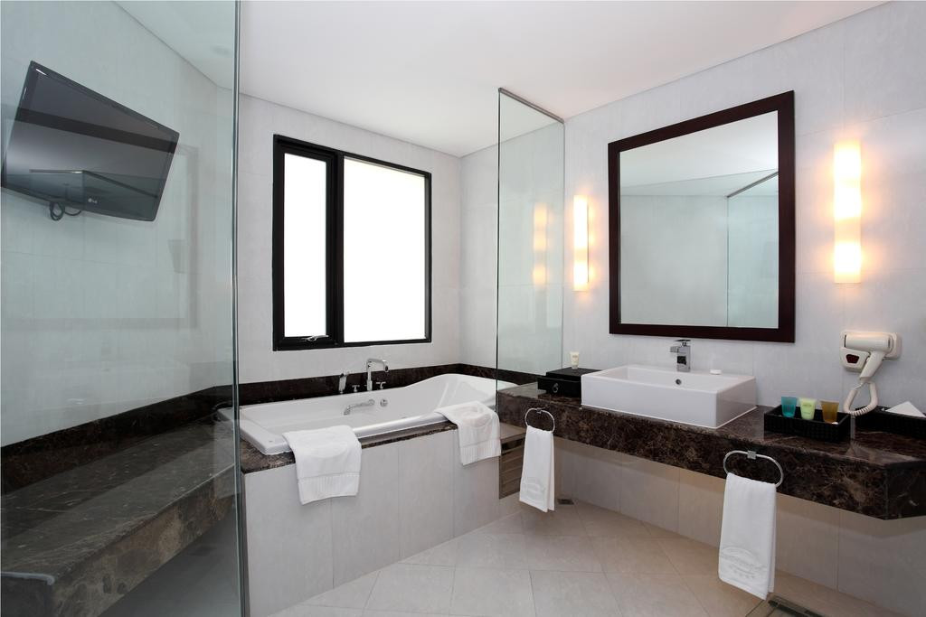 Phòng tắm hiện đại với đầy đủ tiện nghi 5 sao.