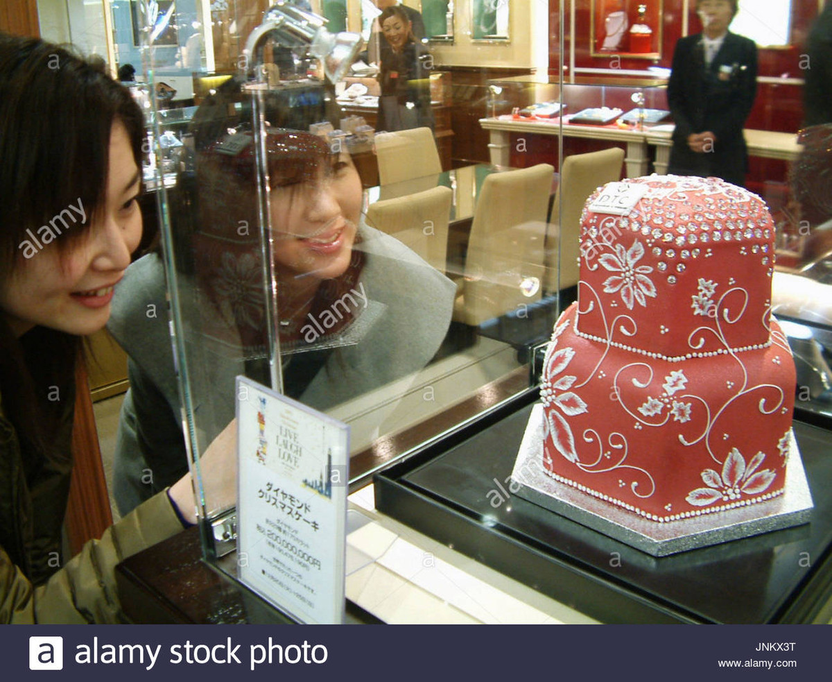 Số tiền này đủ để tậu một chiếc xe hơi của Lamborghini, Ferrari hay căn biệt thự sang trọng.