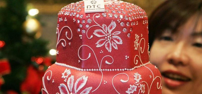 Chiếc bánh ngọt này được một đầu bếp tại Nhật Bản nâng tầm lên một đẳng cấp khác, có giá 1,65 triệu USD tương đương hơn 36 tỷ đồng.