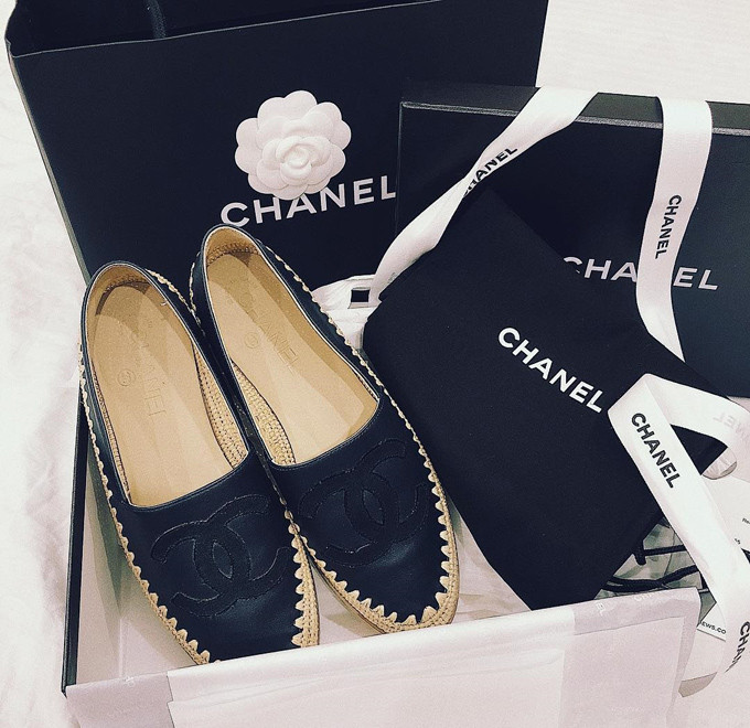 Đôi giày bệt Chanel mà Quỳnh Anh cập nhật ngày 13/5/2018 được Đỗ Duy Mạnh mua với giá 725 USD (17,5 triệu đồng).