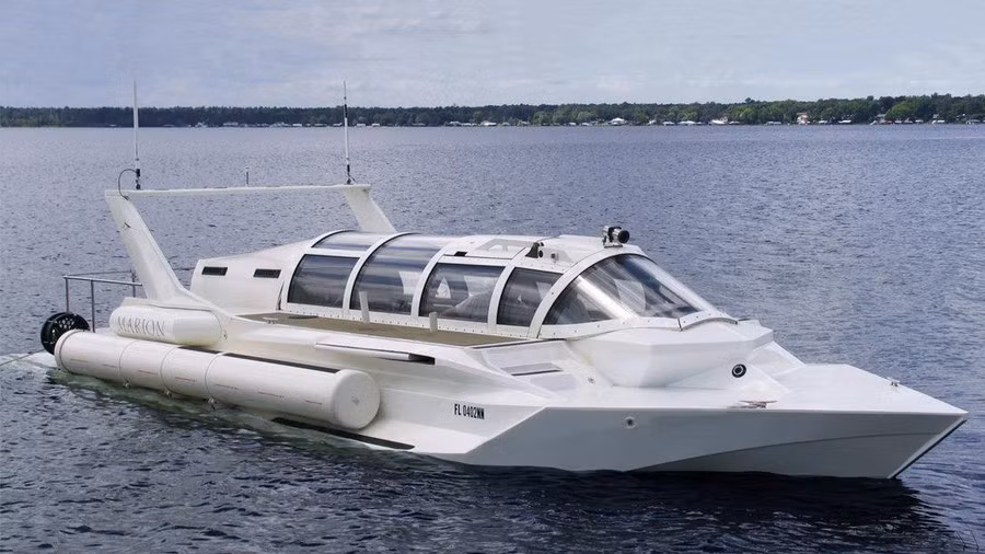 Siêu tàu ngầm kiêm thuyền cao tốc Hyper-Sub (9,5 triệu USD) có khả năng di chuyển trên mặt nước với tốc độ 35 hải lý/giờ và dưới nước là 5 hải lý/giờ. Nguồn ảnh: Successstory.