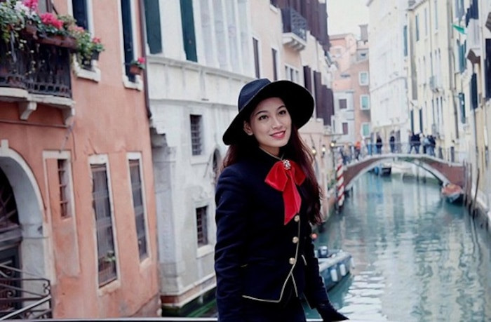 Can canh nhan sac doi thuong cua nu MC thoi su 