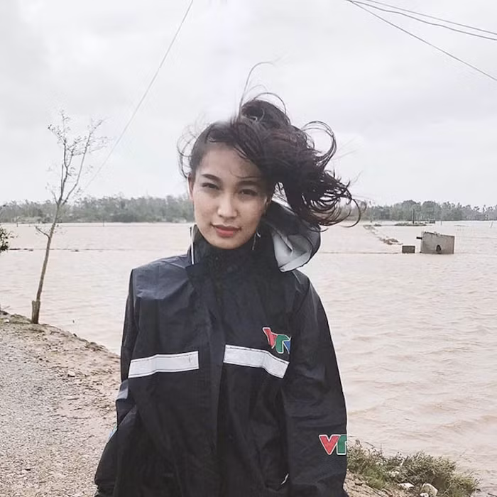 Can canh nhan sac doi thuong cua nu MC thoi su 