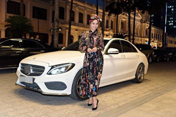 Để thuận tiện cho việc di chuyển trong thành phố, Lan Ngọc mạnh tay tậu xe hơn gần 2 tỷ đồng.