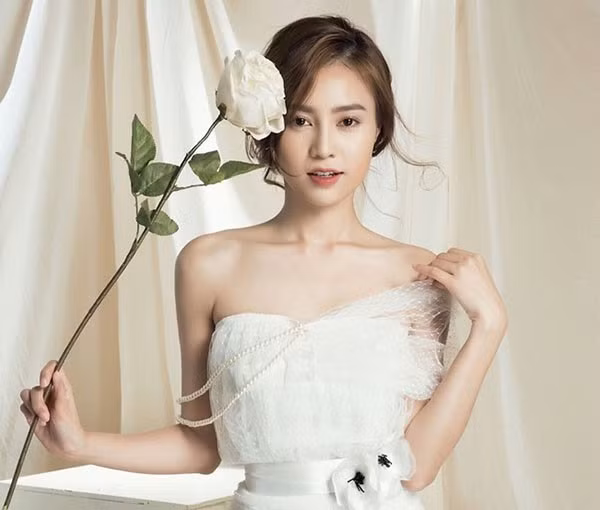 Ở tuổi 30, nữ diễn viên Ninh Dương Lan Ngọc đang là một trong những mỹ nhân sở hữu khối tài sản đồ sộ của showbiz Việt.