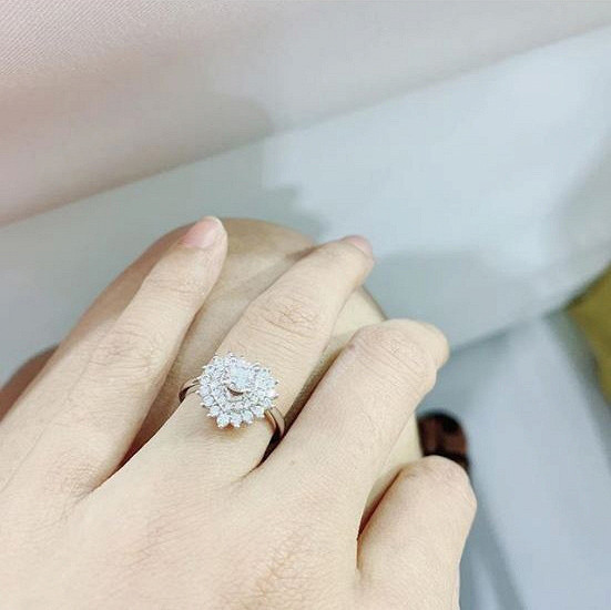 Đầu năm 2019, diễn viên Ninh Dương Lan Ngọc tự thưởng cho bản thân một chiếc nhẫn kim cương đắt giá.