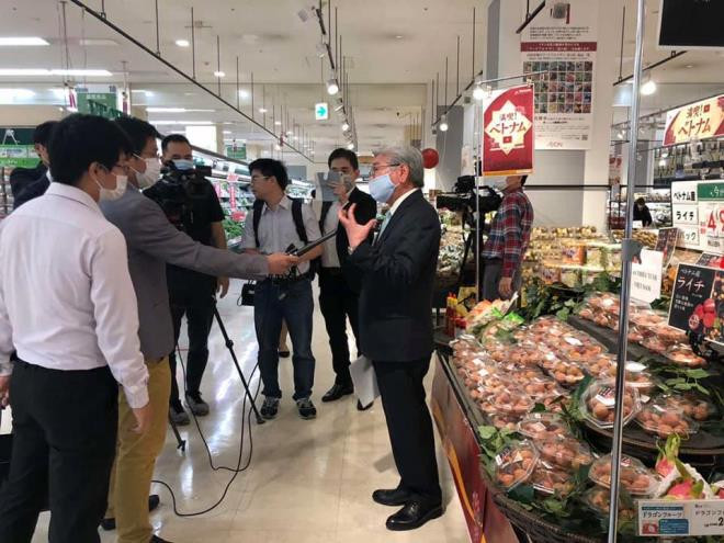 Thương vụ đã thu xếp đưa đối tác Nhật về Bắc Giang tìm hiểu khả năng nhập khẩu quả vải thiều Lục Ngạn và giới thiệu công nghệ bảo quản vải tươi của Nhật Bản.