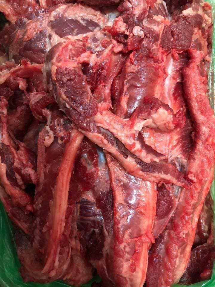 Cũng vì thế mà không ít khách mua phản ánh rằng thịt hôi khó ăn, nhìn ảnh quảng cáo tươi ngon, nhưng khi nhận lại thấy ghê không dám ăn...