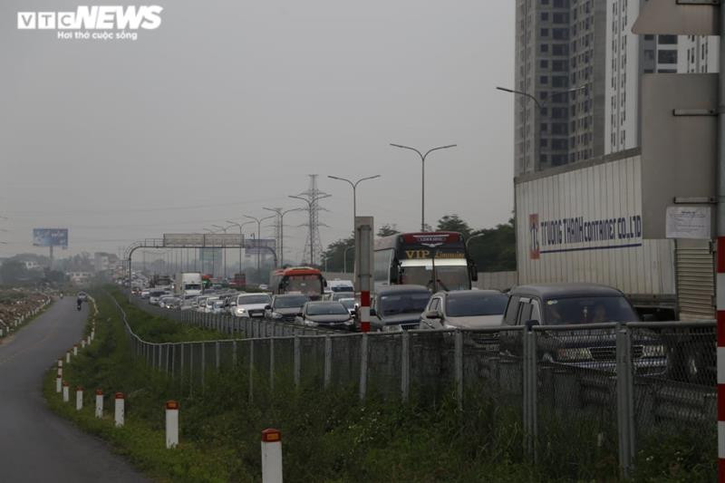 Đoạn cuối cao tốc Pháp Vân - Cầu Giẽ năm nào cũng xảy ra ùn tắc vào các dịp lễ.