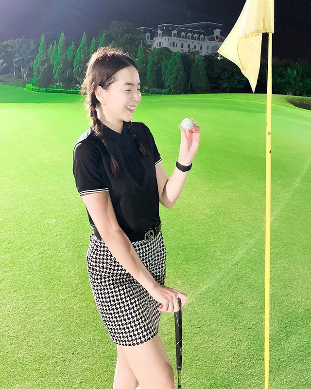 Cô nàng thường xuyên dành thời gian đi chơi golf, đi du lịch và hưởng thụ những thứ xa hoa nhất. Ảnh: Giadinhnet.