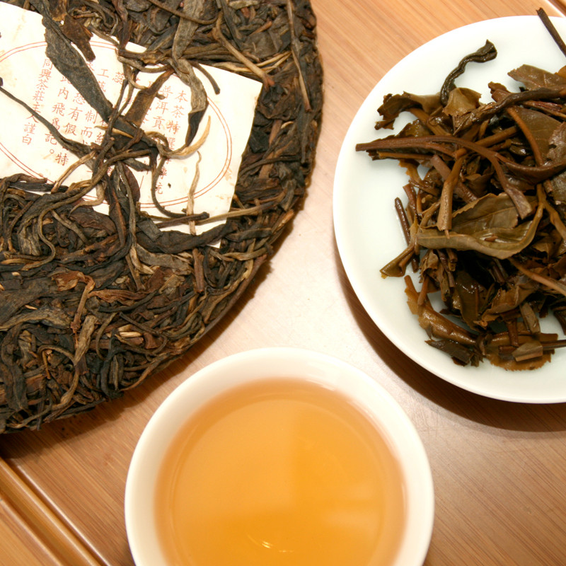 Trà Phổ Nhĩ là đặc sản xuất xứ từ Phổ Nhĩ (Vân Nam, Trung Quốc). Cây trà trồng trên núi cao vùng Vân nam hàng chục năm rồi mới bắt đầu thu hoạch để chế biến.