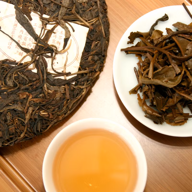 Trà Phổ Nhĩ là đặc sản xuất xứ từ Phổ Nhĩ (Vân Nam, Trung Quốc). Cây trà trồng trên núi cao vùng Vân nam hàng chục năm rồi mới bắt đầu thu hoạch để chế biến.