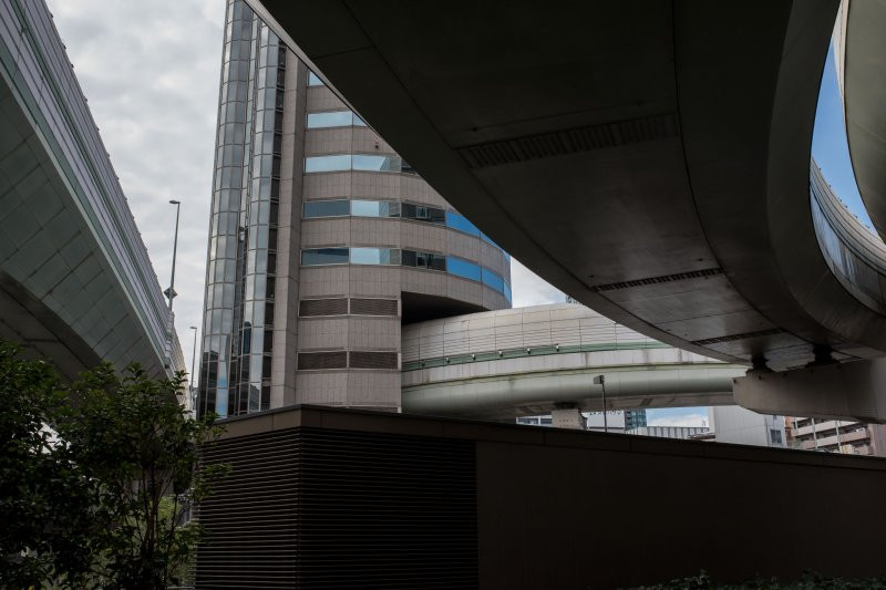 Cấu trúc bao quanh tuyến đường thiết kế ngăn độ rung và tiếng ồn.