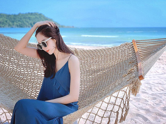 Người đẹp chia sẻ nhiều hình ảnh tại các địa điểm du lịch nổi tiếng.