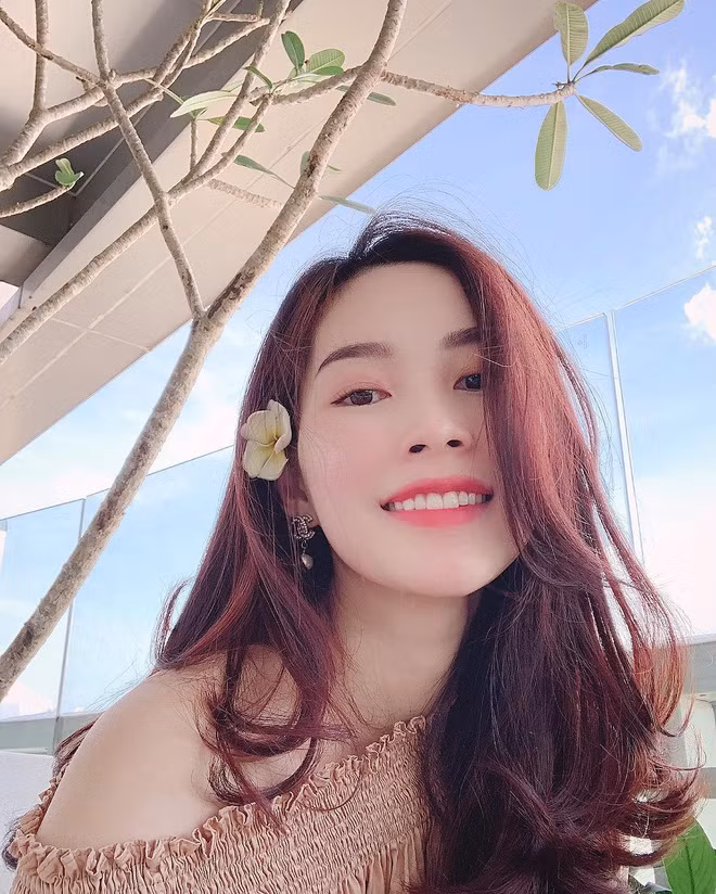 Sau khi kết hôn vào năm 2017, Hoa hậu Đặng Thu Thảo ít xuất hiện trước công chúng. Người đẹp tận hưởng cuộc sống sang chảnh bên chồng con.