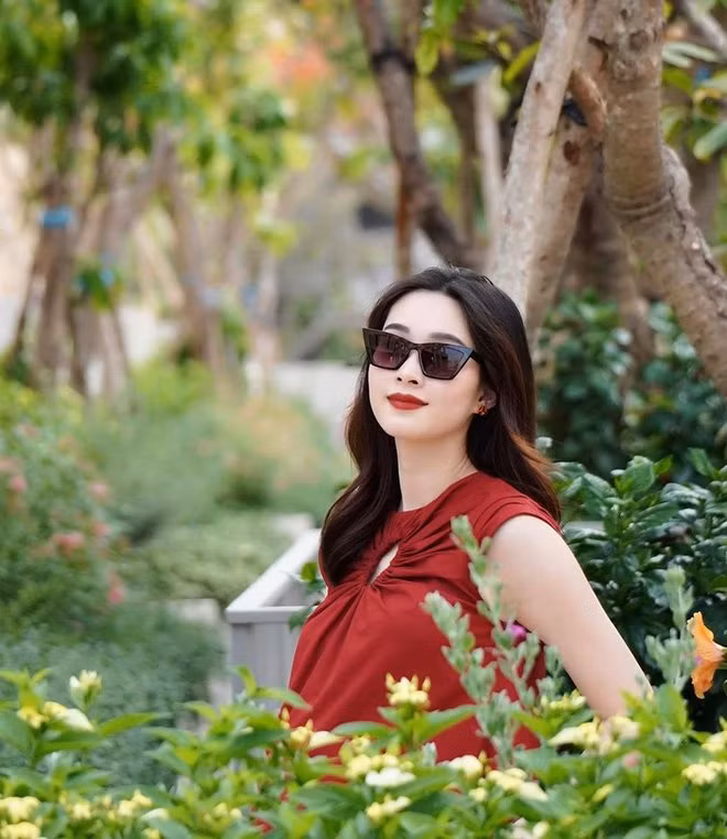 Cuoc song giau sang cua Hoa hau Dang Thu Thao vua sinh quy tu