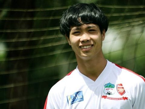 Ngoài mức lương đá bóng lên tới 120 triệu/tháng, Công Phượng còn có nguồn thu rất lớn từ các hợp đồng quản cáo và kinh doanh nhà hàng. Ảnh: Brands Vietnam.