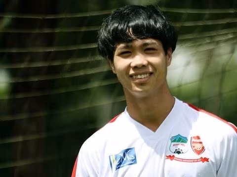 Ngoài mức lương đá bóng lên tới 120 triệu/tháng, Công Phượng còn có nguồn thu rất lớn từ các hợp đồng quản cáo và kinh doanh nhà hàng. Ảnh: Brands Vietnam.