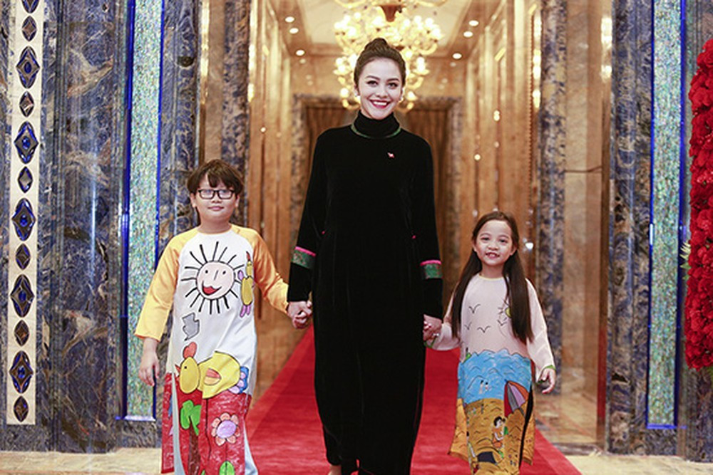 Ái nữ họ Trương từng học tại trường Đại học RMIT. Năm 2011, cô thay mặt gia đình ra Hà Nội tham dự Lễ vinh danh "Gia tộc doanh nhân" cùng đại diện 22 họ tộc nổi tiếng khác của Việt Nam.