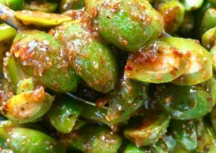 Tuy nhiên, hiện giá nhót xanh đã hạ nhiệt còn khoảng 30.000 - 60.000 đồng/kg.