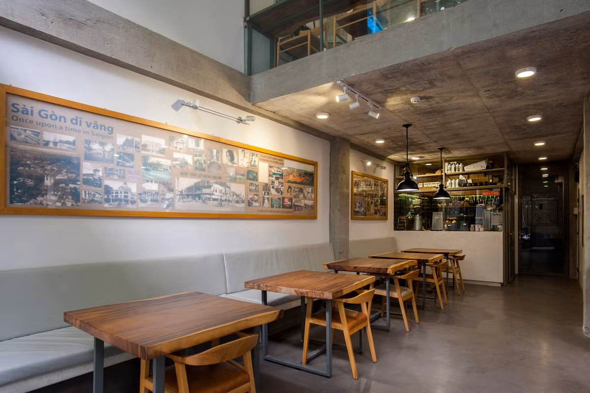 Không gian nội thất cũng được thiết kế độc đáo với việc sử dụng sáng tạo các hình thức, vật liệu, màu sắc và chi tiết.