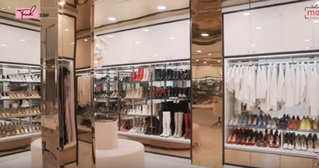 Không gian chứa bộ sưu tập giày hàng hiệu của Ngọc Trinh.