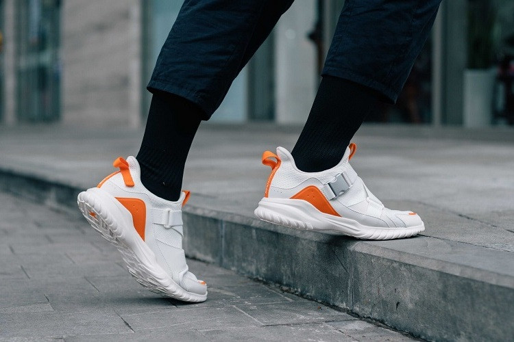 Với mục tiêu hướng đến phục vụ người dân Việt Nam, câu slogan đã khẳng định đầy tự hào quyết tâm của hãng về một thương hiệu trong nước với chất lượng không thua kém nước ngoài.