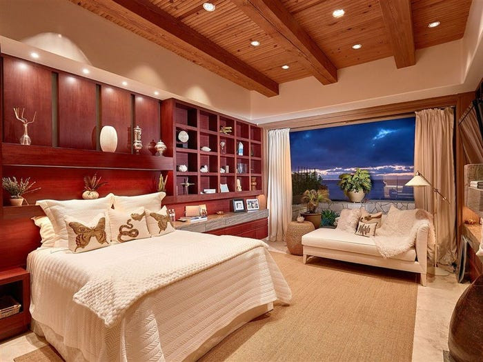 Từ phòng ngủ cũng có thể ngắm cảnh biển tuyệt đẹp. Nguồn ảnh: The Guiltinan Group.