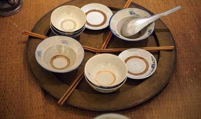 Bát đĩa thời bao cấp ngày càng được tìm kiếm nhiều hơn bởi nó được xem là biểu tượng mang đậm giá trị thời gian.