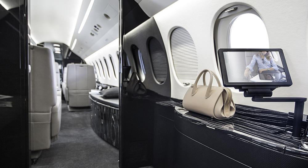 Dòng máy bay chở bệnh nhân 32 về Việt Nam còn có thiết kế khu bếp riêng, phục vụ hành khách. Ảnh: Dassaultfalcon.