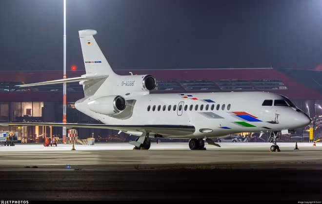 Theo Zing.vn, hình ảnh ghi nhận tại sân bay Tân Sơn Nhất cho thấy chiếc máy bay được gia đình thuê chở bệnh nhân Covid-19 thứ 32 của Việt Nam từ Anh về TP HCM có số hiệu WGT2B. Ảnh: Dutch/Jetphoto.