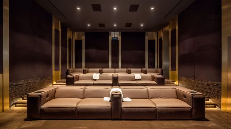 Rạp chiếu phim có sức chứa tới 14 người.