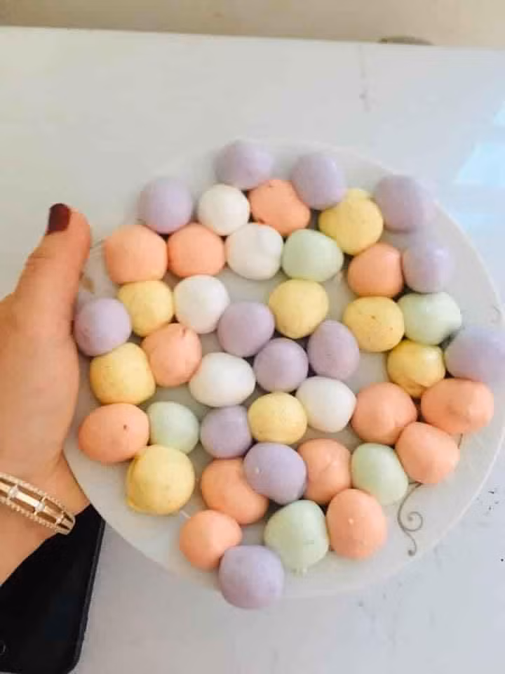 Chị Hạnh (một người bán hàng online ở Cầu Giấy, Hà Nội) cho biết làm bột bánh trôi bán khoảng 1 tuần nay và từ 3 ngày nay khách mua nhiều hơn hẳn.