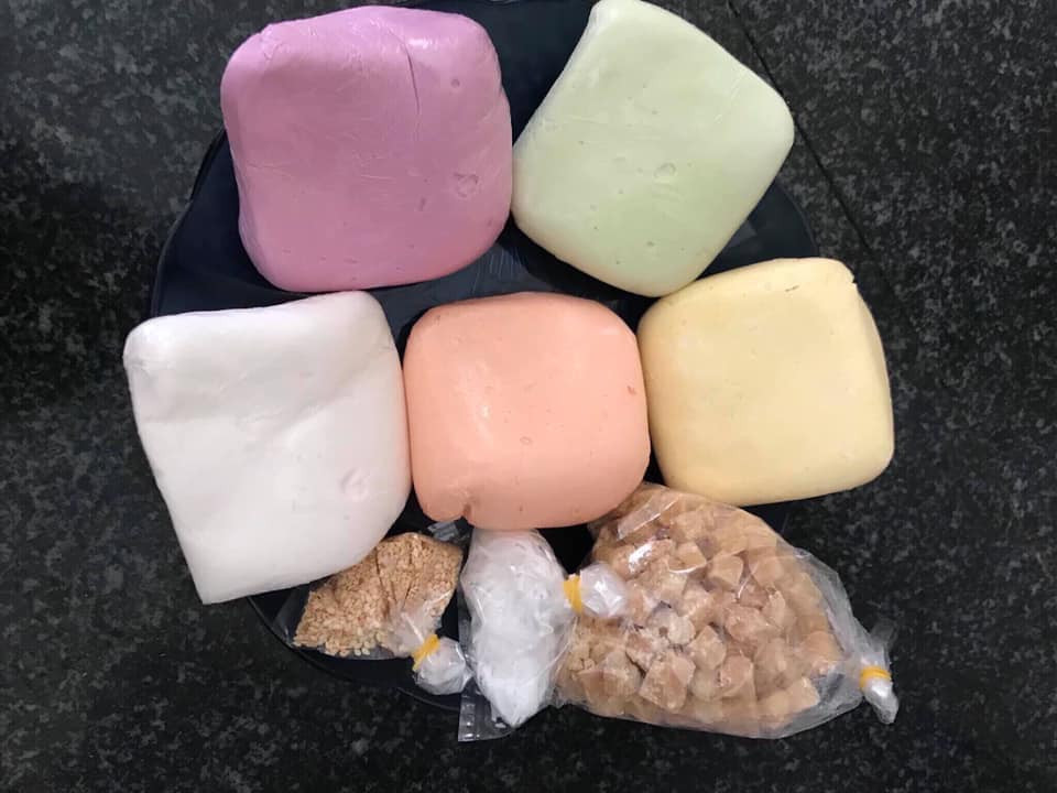 Theo chị Thảo, set bột này vừa rẻ lại vừa tiện. Nếu không dùng hết có thể cấp đông đến cả tháng.