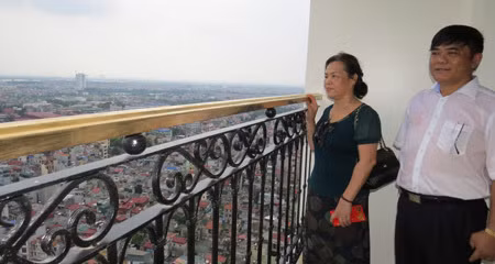 Theo đó, dù thang máy Mitsubishi không có công nghệ mạ vàng, đại gia "Đường bia" lập hẳn một xưởng riêng để mạ vàng cho thang máy.