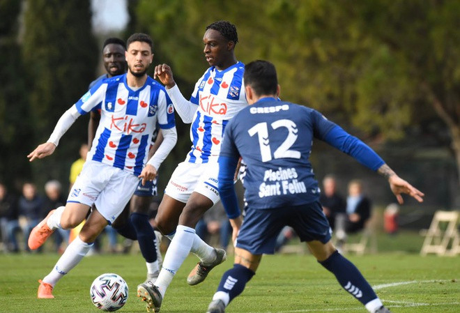 Van Hau da 30 phut o tran thang cua Heerenveen tai Tay Ban Nha