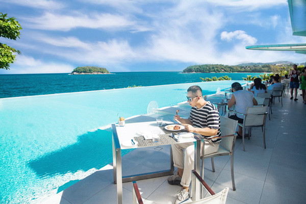 Các địa điểm Tiệp chọn đảm bảo 'độc, sang và đẳng cấp' nhưng không phải ai cũng có thể đi được. Có chuyến tốn nửa tỷ, có chuyến tốn 700-800 triệu đồng. Ảnh: Vu Khac Tiep Offical