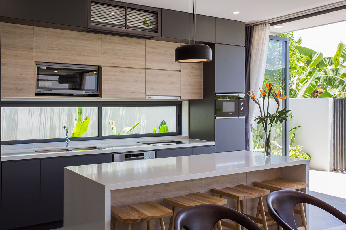 Phá vỡ các nguyên tắc thiết kế thông thường, phần quan trọng nhất của công trình là nhà bếp ở phía sau cùng...