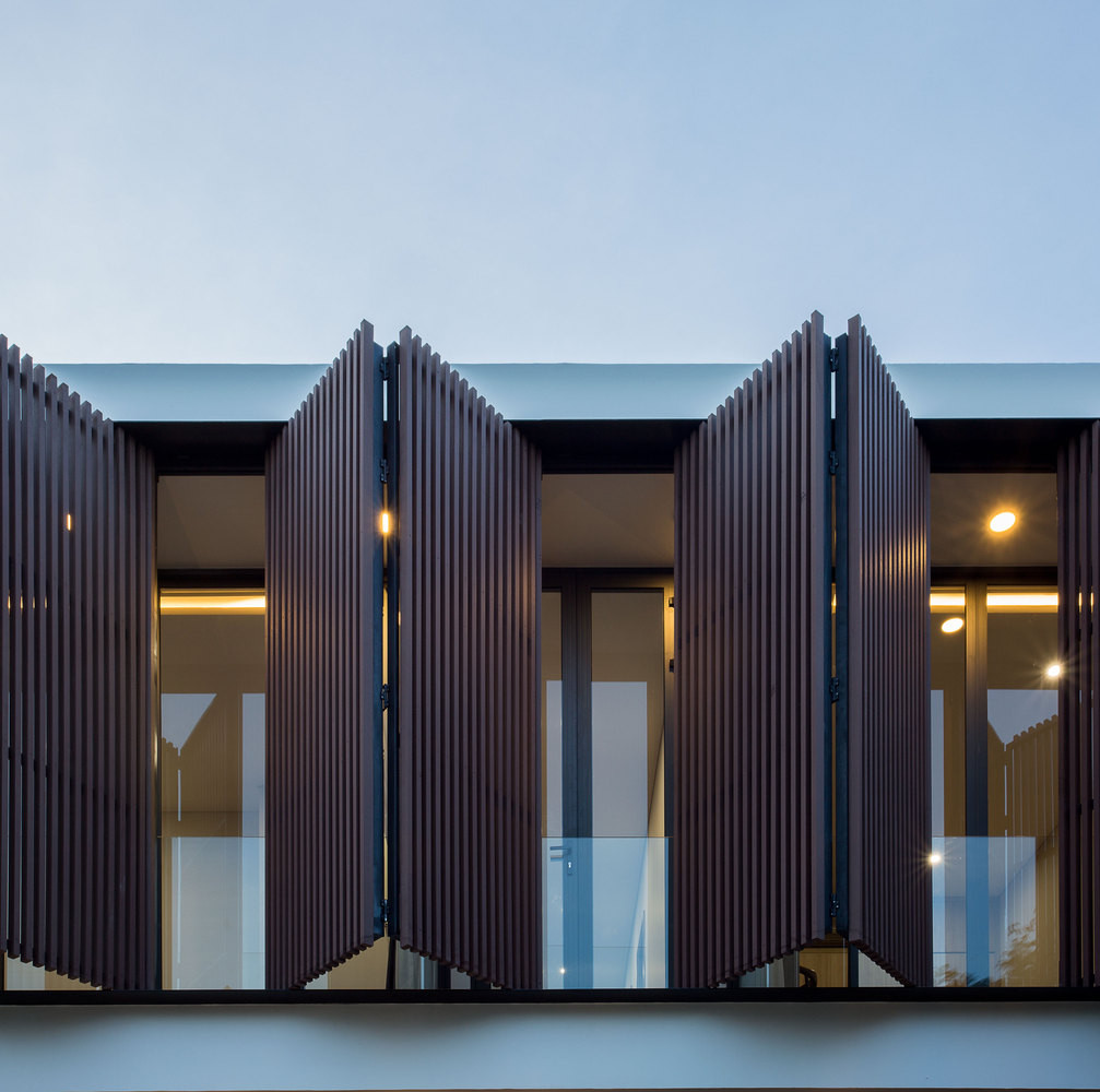 Giải pháp là sử dụng tấm cách nhiệt XPS 4 cm. Nó có công dụng tuyệt vời chống lại nhiệt và tiết kiệm điện.