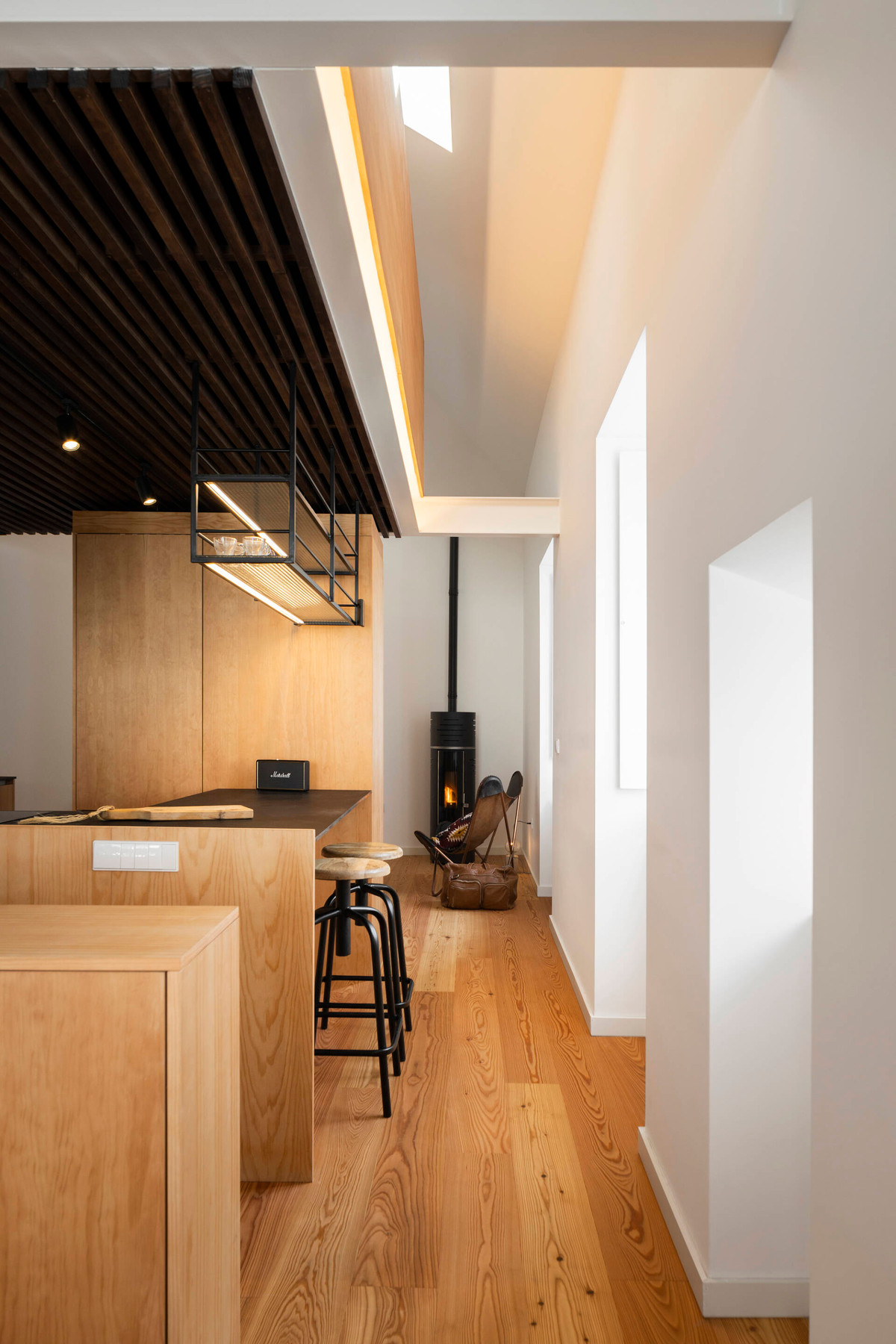 Bếp tuy nhỏ nhưng tiện nghi.