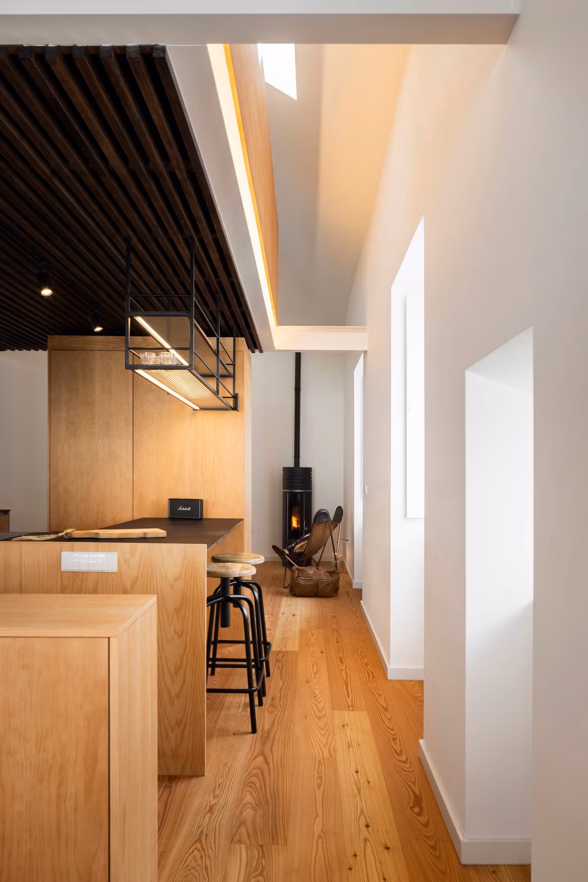 Bếp tuy nhỏ nhưng tiện nghi.