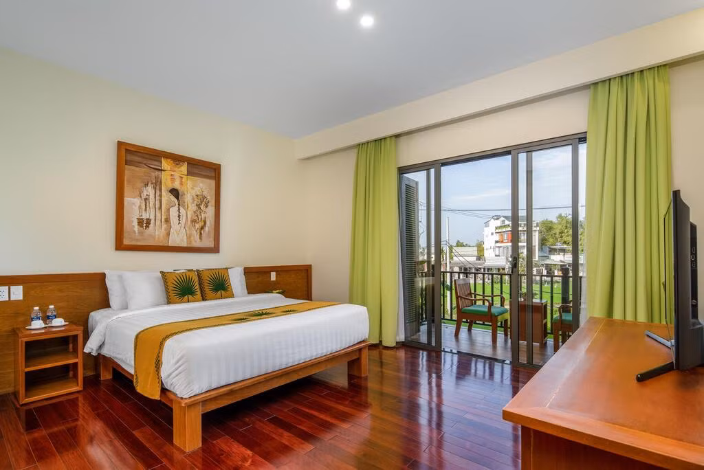 Mỗi phòng cũng có ban công riêng.