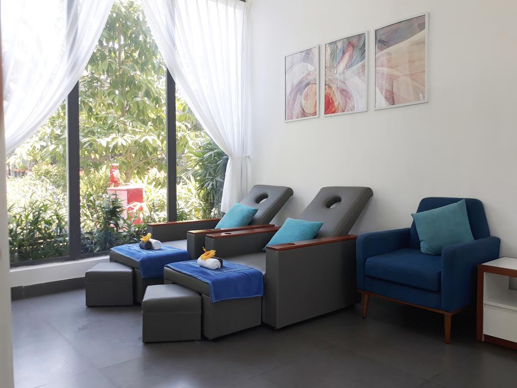 ÊMM Hotel Hoi An cung cấp các phòng nghỉ tiêu chuẩn khách sạn 4 sao với minibar, tủ lạnh. Phòng tắm riêng đi kèm bồn tắm. Nguồn ảnh: Booking.