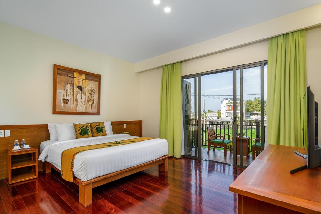 Mỗi phòng cũng có ban công riêng.